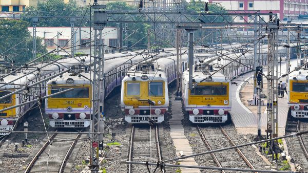 सियालदह डिवीजन में ट्रैक रखरखाव के कारण कई लोकल ट्रेनें रद्द