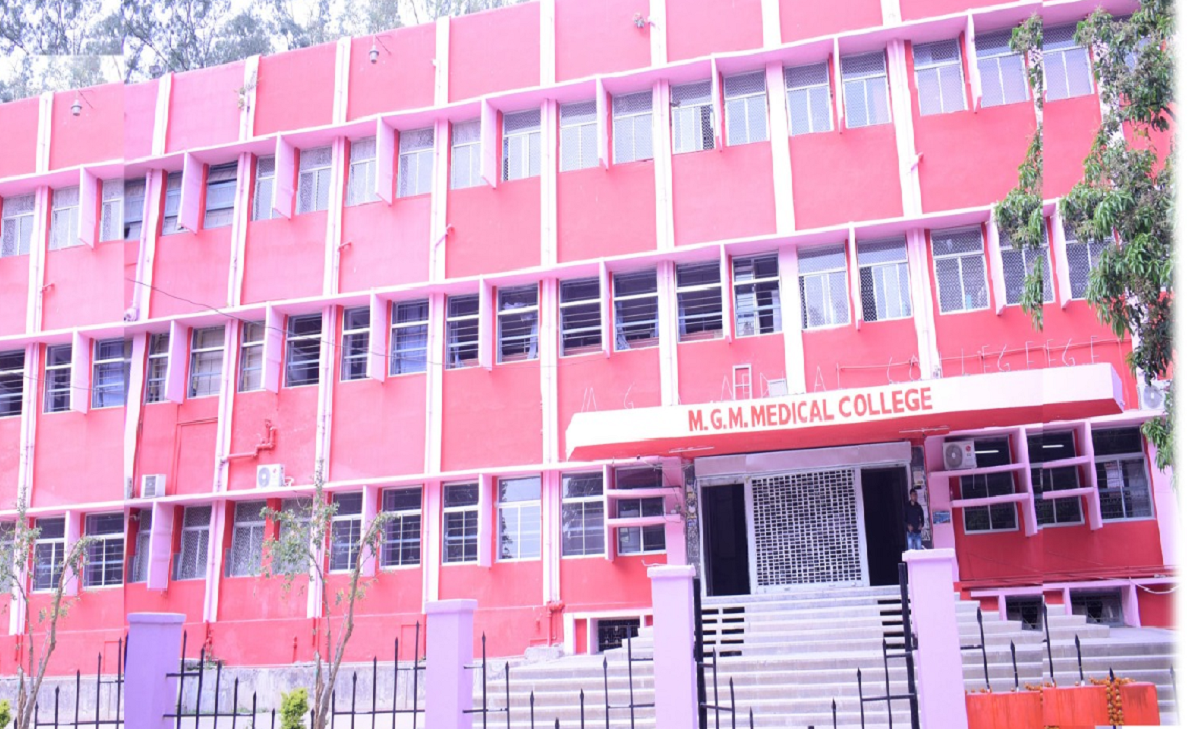 एमजीएमएमसीएच ने चिकित्सा शिक्षा और बाल देखभाल में प्रतिष्ठित बाल रोग विभागाध्यक्ष डॉ. अजय राज को विदाई दी