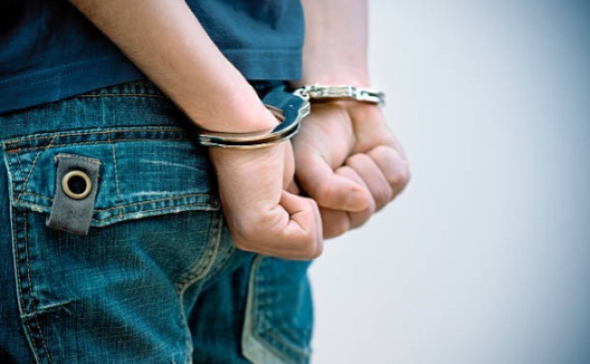 न्यू बाराकपुर में स्कूल बैग से 10.5 किलो गांजा बरामद, एक तस्कर गिरफ्तार