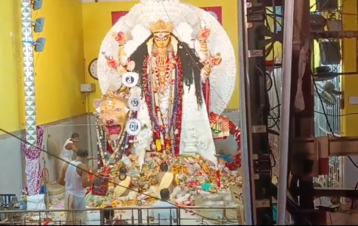 नदिया के कृष्णनगर में बुड़ी माँ जगद्धात्री पूजा का भव्य आयोजन, लाखों श्रद्धालु उमड़े