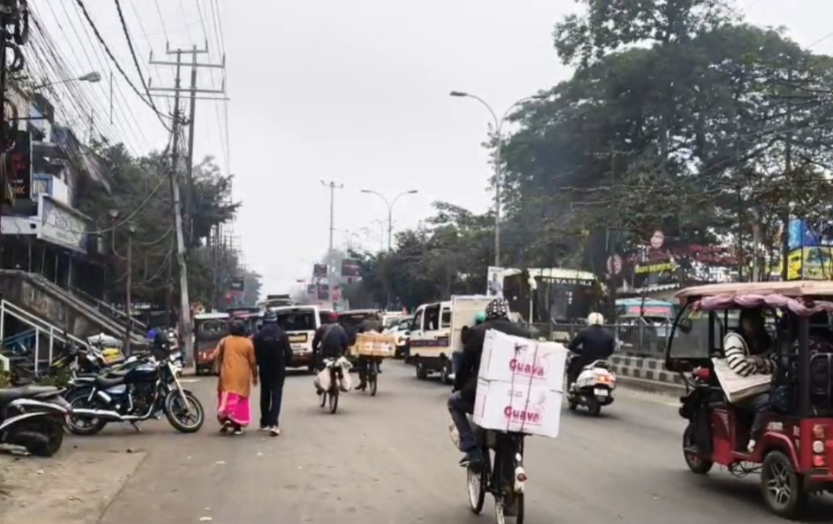 सिलीगुड़ी में साल का सबसे ठंडा दिन: कोहरे और बूंदाबांदी ने बढ़ाई कनकनी