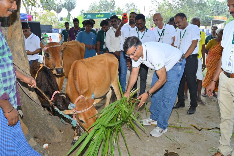 एसएमएफजी इंडिया क्रेडिट का पशु विकास दिवस १.५५ एक दशमलव पांच पांच लाख ग्रामीण लाभान्वित