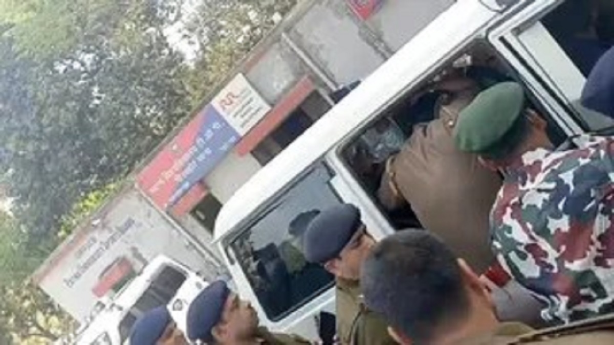 पटना छात्रसंघ चुनाव में बवाल, बैलेट पेपर में नाम में गड़बड़ी पर अध्यक्ष उम्मीदवार रिंकल यादव पुलिस हिरासत में